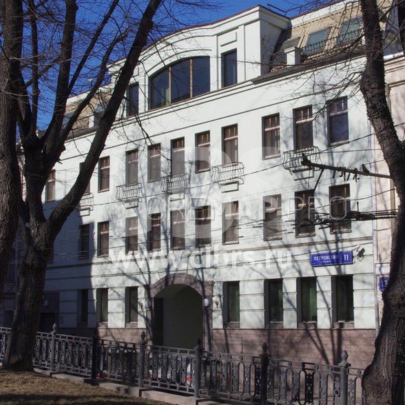 Административное здание Петровский 11 на площади Петровские Ворота