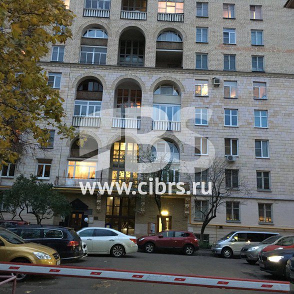 Жилое здание Дмитрия Ульянова 4 к2 вид с парковки