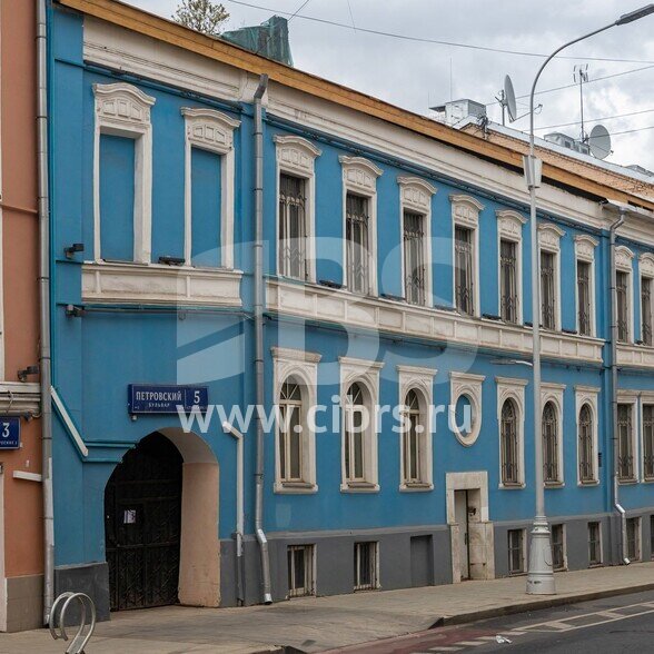 Административное здание Петровский 5с1 на улице Петровка
